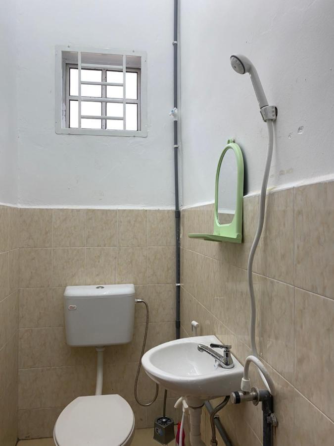 Cempaka Homestay Parit Raja Bagian luar foto