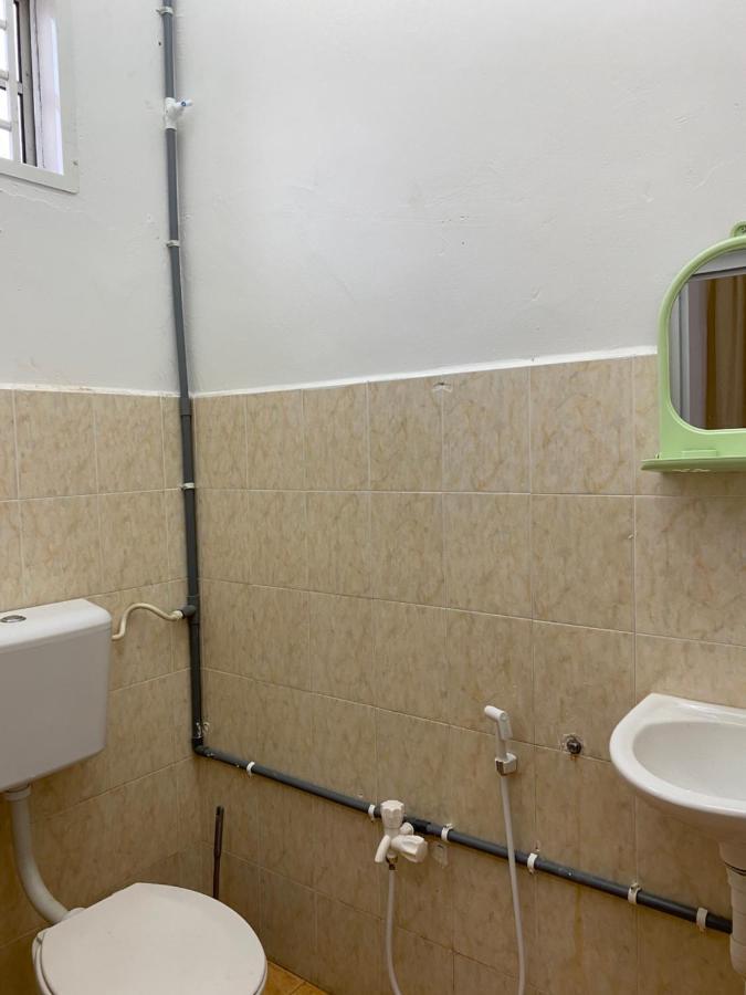 Cempaka Homestay Parit Raja Bagian luar foto
